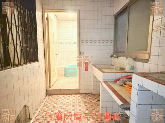 人潮車潮匯集生意興隆店面 照片 8