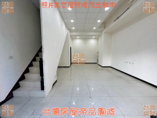 五股重劃區公園旁金店面車位 照片 2