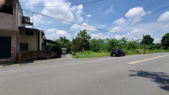 南投土地專家 農402 臨8米路農地 大面寬 旁邊國有地 照片 2