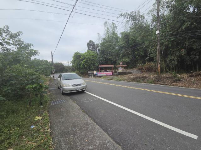 南投土地專家 農402 臨8米路農地 大面寬 旁邊國有地 照片 6