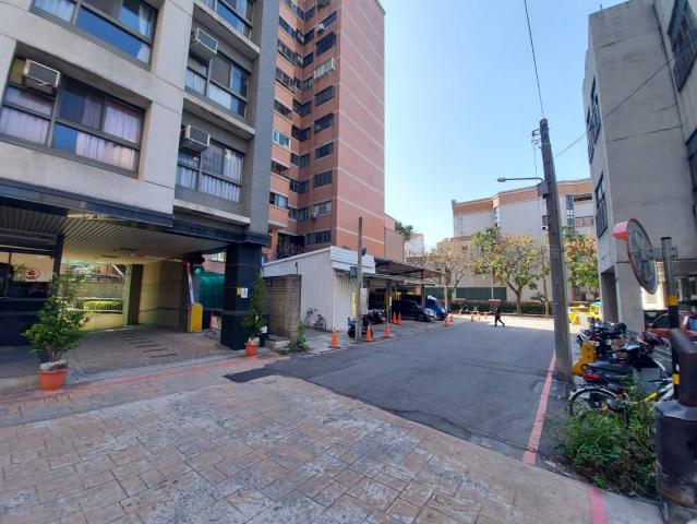西屯七期房仲潔西 逢甲商圈輕屋齡低總樓店 照片 8