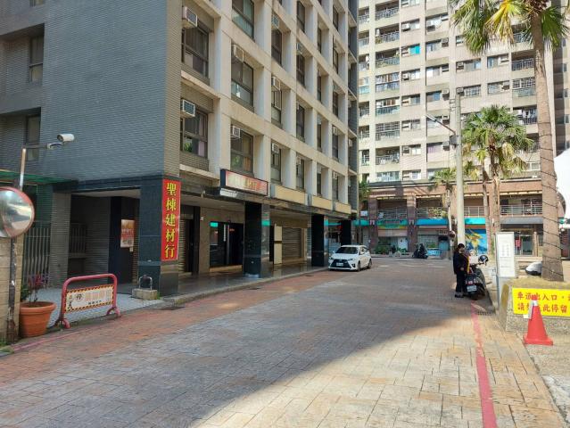 西屯七期房仲潔西 逢甲商圈輕屋齡低總樓店 照片 13