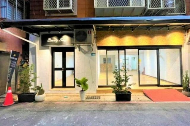 淡水房仲港姐推薦 專約新民雙店面自用收租皆合適 照片 2