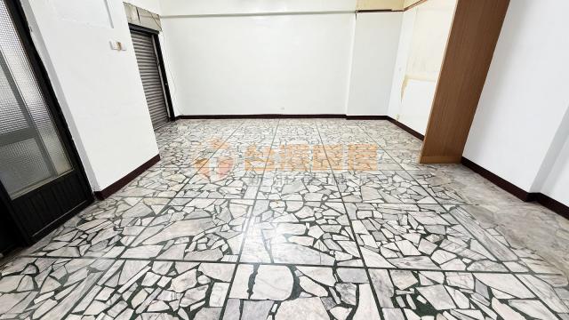 新莊置產顧問 邊間大面寬一樓 照片 5