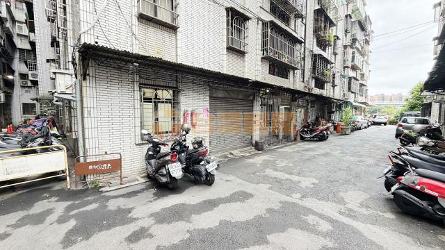 新莊置產顧問 邊間大面寬一樓 照片 15