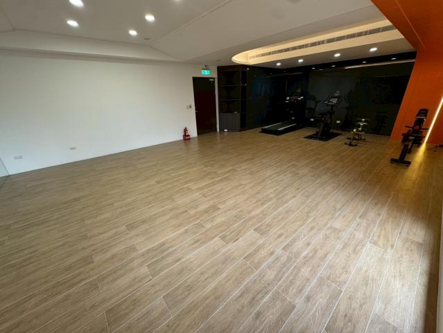 李綺綺工商地產 近大江百貨旁邊間景觀三房+車 照片 12