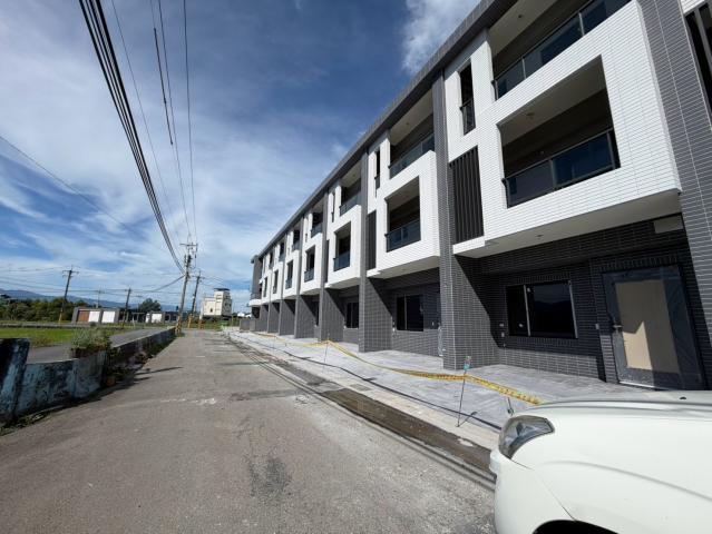 宜蘭房產達人 員山全新4房邊間透天~台灣房屋小豬 照片 1