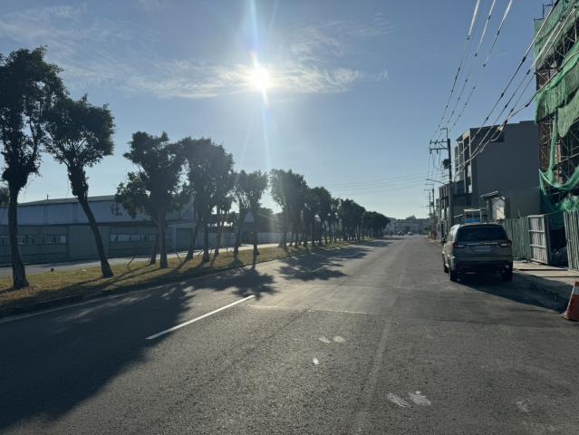 高雄土地職人湖內大路邊全新店住車庫鈔票亮透天 照片 17