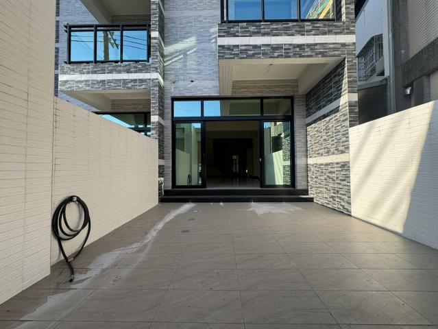 高雄土地職人湖內大路邊全新店住車庫鈔票亮透天 照片 1