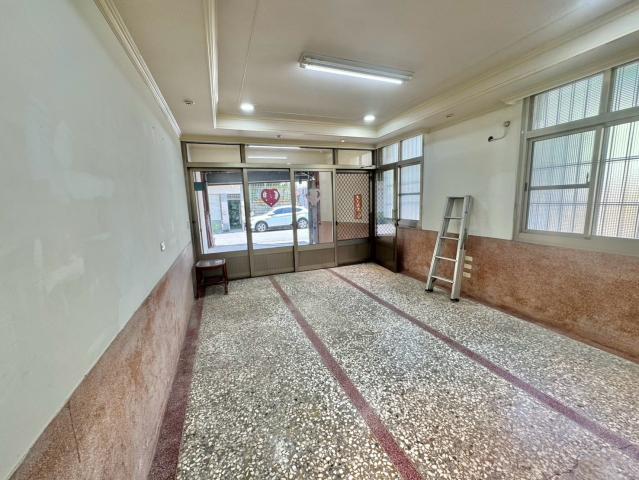 嘉義房仲推薦 興嘉商圈三角窗黃金店住 照片 1