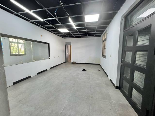 嘉義房仲推薦 興嘉商圈三角窗黃金店住 照片 4