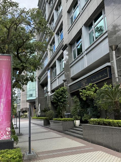 土地策略顧問黃泓洲鄭重推薦優質稀有的內湖科學園區海德堡挑高約6米雙店面 照片 14