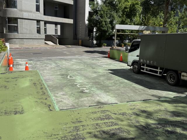 土地策略顧問黃泓洲鄭重推薦優質稀有的內湖科學園區海德堡挑高約6米雙店面 照片 16