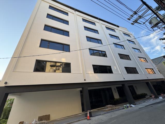 黃泓洲 土地策略顧問推薦側 門後大型停車場極優嶄新拉皮30米面寬獨棟廠辦 照片 7