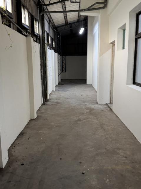 黃泓洲 土地策略顧問推薦側 門後大型停車場極優嶄新拉皮30米面寬獨棟廠辦 照片 14