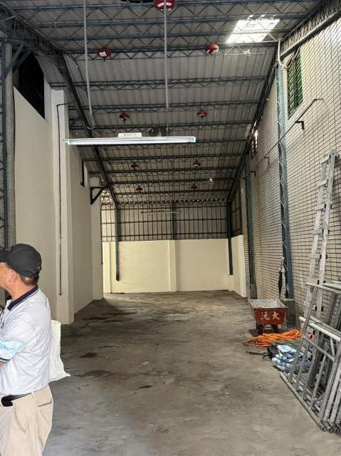 黃泓洲 土地策略顧問推薦側 門後大型停車場極優嶄新拉皮30米面寬獨棟廠辦 照片 18