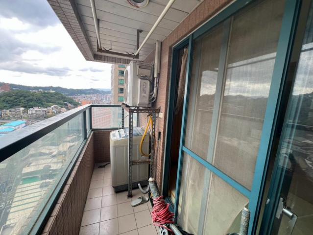 基隆買房找阿蓮 專約東方帝景山景二房+平車 照片 8