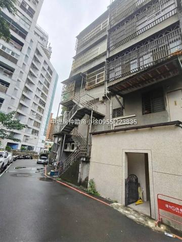 中壢房仲歐帝小徐 麥當勞對面 正經國路醒目金店面 電梯大透天 照片 5