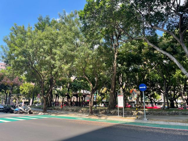 台中房產許哥Clay ㊣衛道新世界近中國醫學院熱鬧透天店面 照片 10