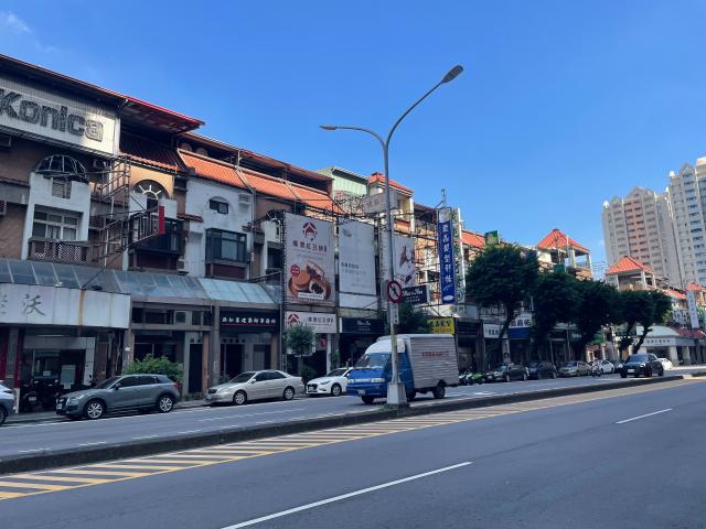 台中房產許哥Clay ㊣衛道新世界近中國醫學院熱鬧透天店面 照片 3