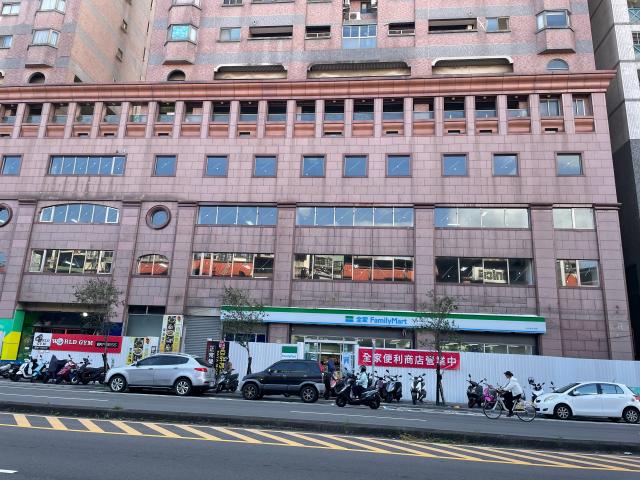台中房產許哥Clay ㊣衛道新世界近中國醫學院熱鬧透天店面 照片 6