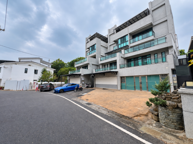 南投草屯在地房仲 草屯隘寮大建坪大地坪豪華美別墅 照片 1