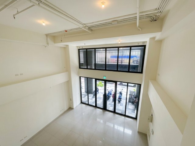 高雄房地專家 亞洲新灣區超旺店面 照片 1