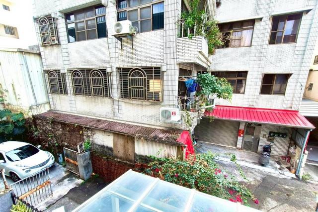 嘉義房仲地政士C1294文化公園旁透天 照片 10