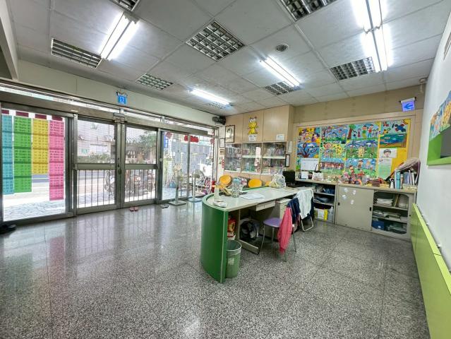 台南旺汪房仲 大港國小8米大面寬大地坪店住 照片 3