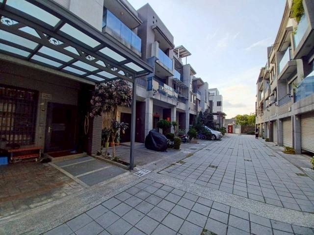 中科房仲560 沙鹿新光田向上院區別墅通風採光佳 地陪 照片 3