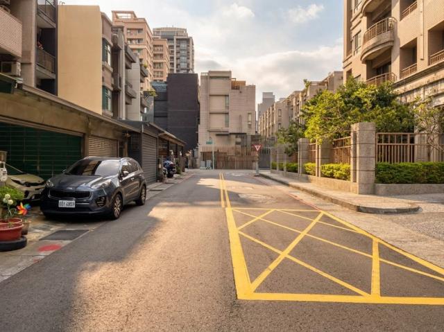 竹北房仲職人 高鐵特區純住美學|大硯俬見方3+1房平車 照片 12