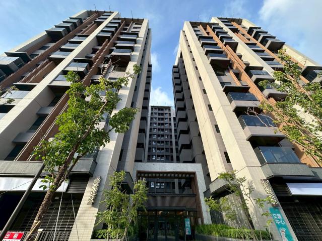 台南不動產專家 永康鹽行重劃區近北外環遠雄綠禾雙店面+平車 照片 6
