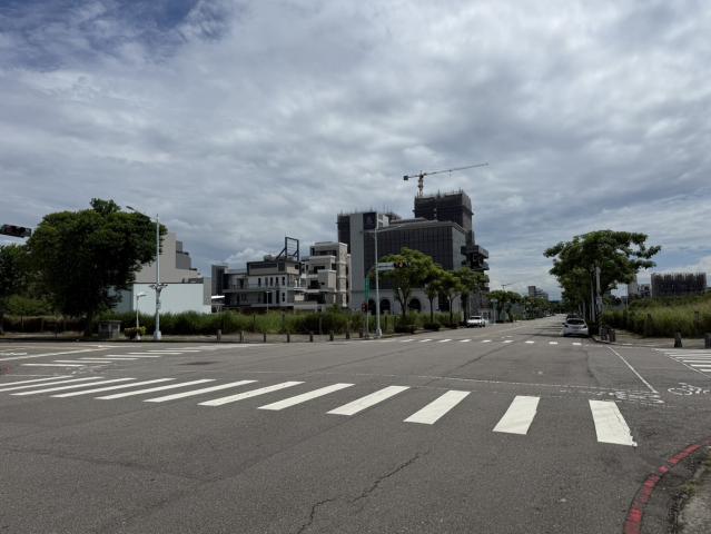 台中好房賣屋  ㊣１４期洲際漢神百貨旁住一之一朝東豪墅建地 照片 4