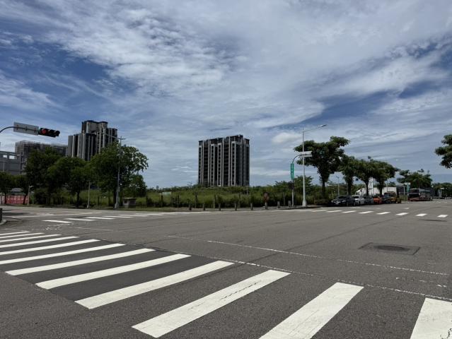台中好房賣屋  ㊣１４期洲際漢神百貨旁住一之一朝東豪墅建地 照片 6
