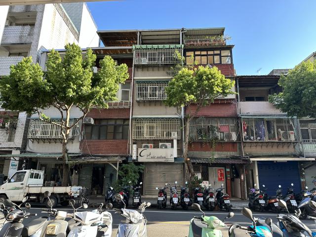 三重國小站旁稀有透天/土地21.36坪/6房空間 照片 1