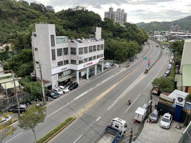汐止房地廠辦買賣 大同路稀有大坪數廠辦~交通機能便捷2 照片 2