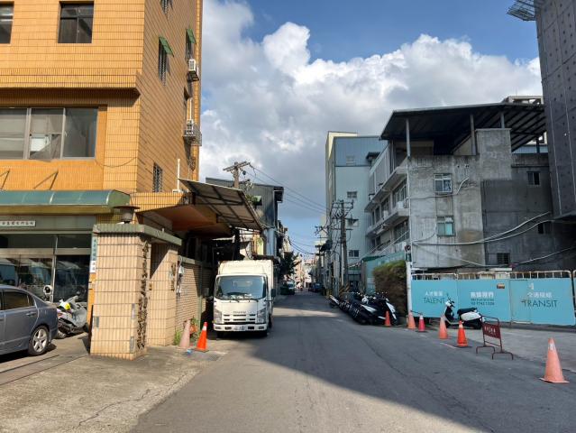 林口房屋專業阿達 頭前工業區、化成路商圈雙面路角地透天廠辦 照片 6