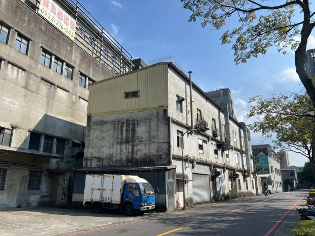 林口房屋專業阿達 頭前工業區、化成路商圈雙面路角地透天廠辦 照片 3