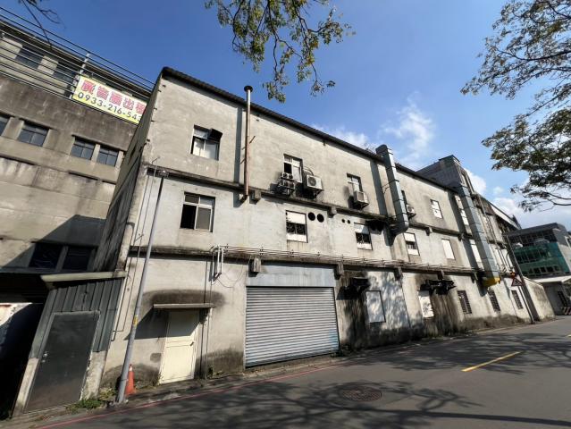 林口房屋專業阿達 頭前工業區、化成路商圈雙面路角地透天廠辦 照片 2