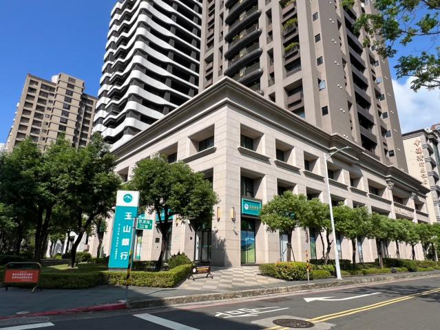 林口房屋專業阿達 頭前工業區、化成路商圈雙面路角地透天廠辦 照片 9
