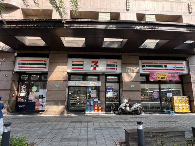 林口房屋專業阿達 頭前工業區、化成路商圈雙面路角地透天廠辦 照片 11