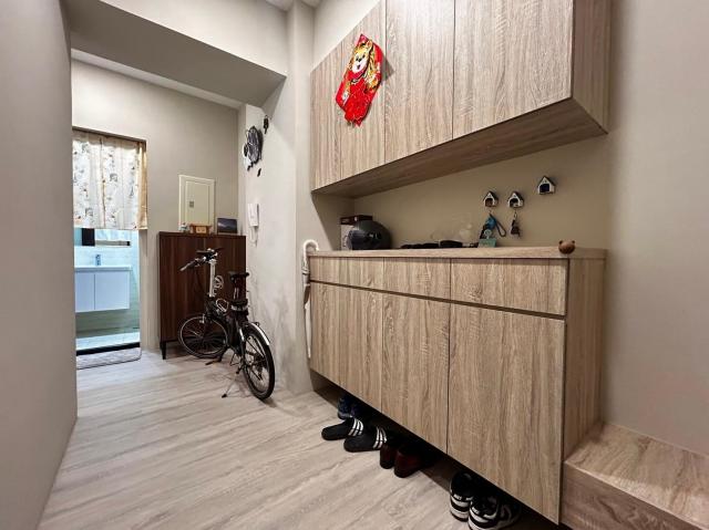 台南房仲晴媛 上東城邊間美裝三房平車 照片 4
