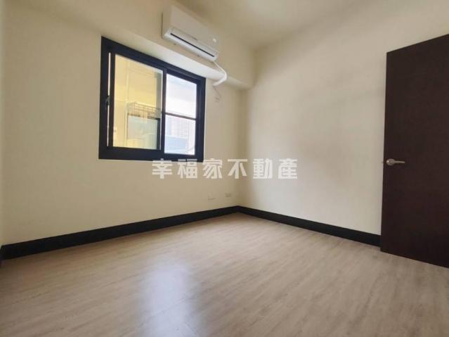 台南房仲晴媛 急售-成功新村整新三房平車 照片 6