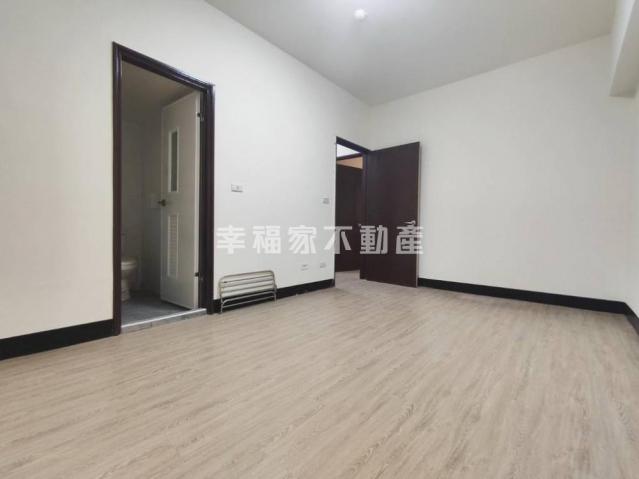 台南房仲晴媛 急售-成功新村整新三房平車 照片 8