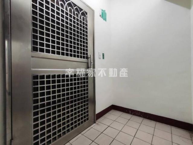 台南房仲晴媛 急售-成功新村整新三房平車 照片 9