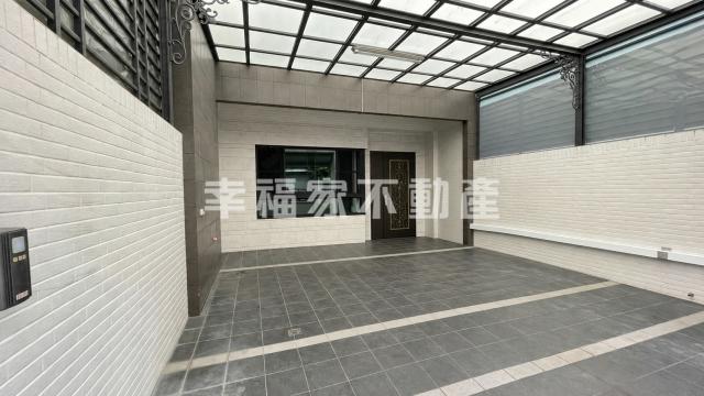 台南房仲晴媛 德崙路綠意間間套房雙車墅 照片 3
