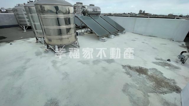 台南房仲晴媛 德崙路綠意間間套房雙車墅 照片 4