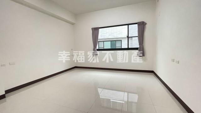 台南房仲晴媛 德崙路綠意間間套房雙車墅 照片 6