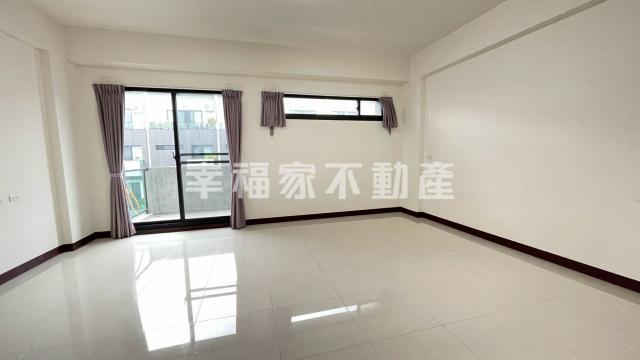 台南房仲晴媛 德崙路綠意間間套房雙車墅 照片 9
