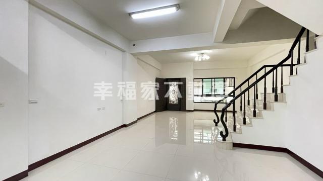 台南房仲晴媛 德崙路綠意間間套房雙車墅 照片 13